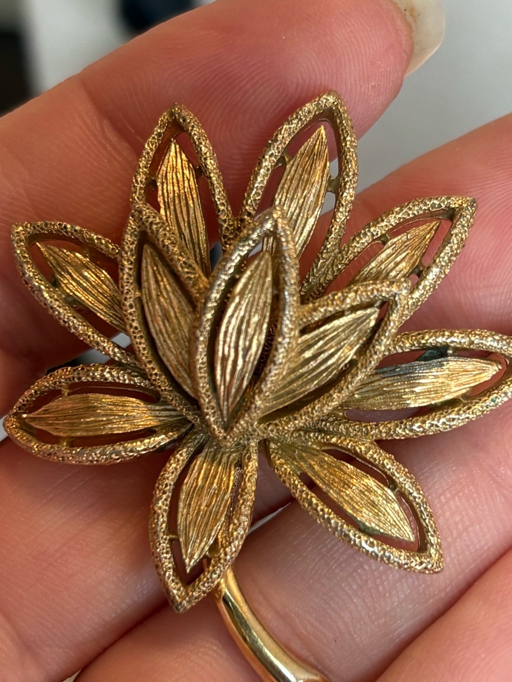 Vintage Avon Gold Tone Layered Leaf Brooch